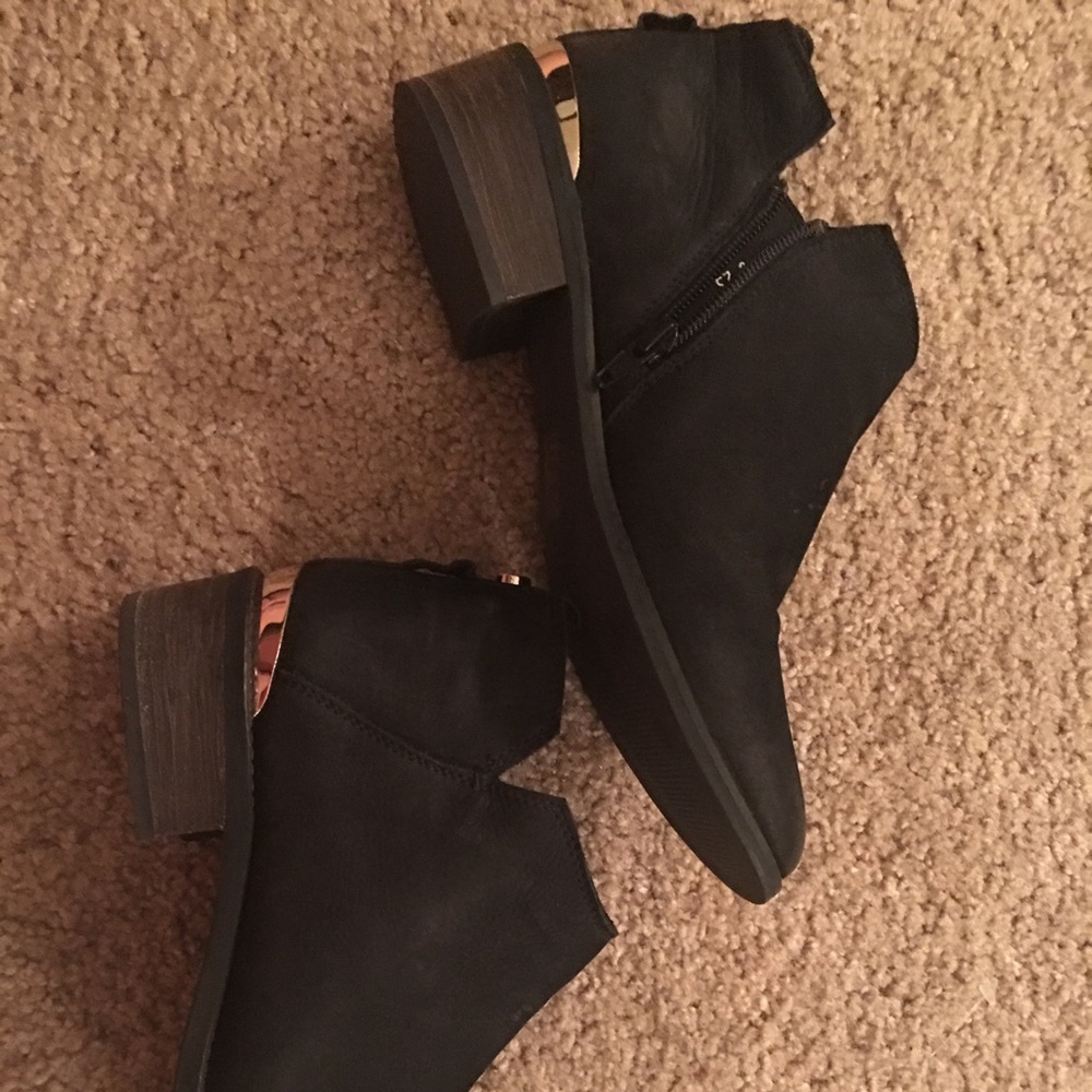 Black and Gold Kessey Steve Madden Boots
